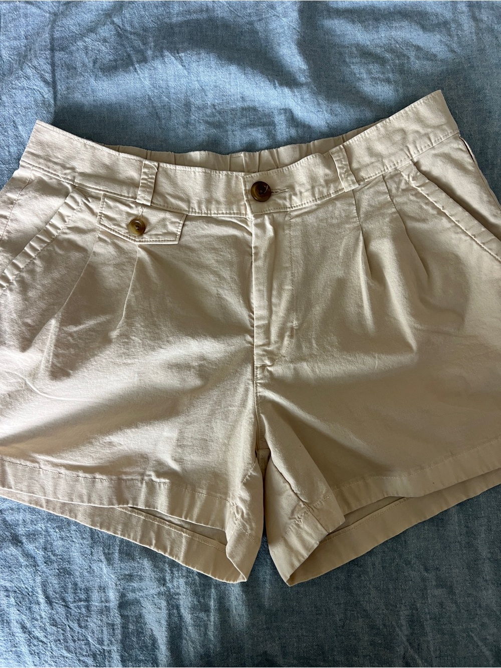 American Eagle Outfitters Cream Pleated Cotton Shorts